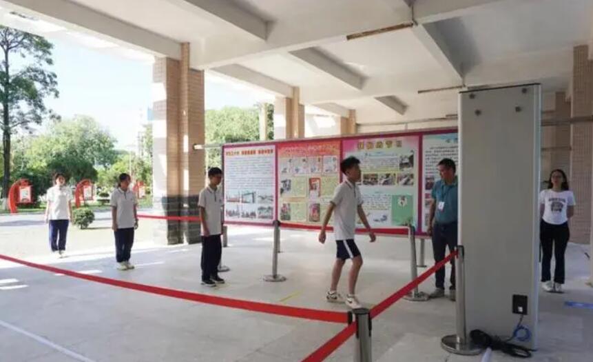 學校設置安檢門的必要性.jpg